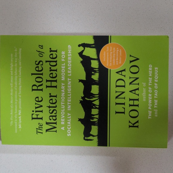 Leadership Book Collection - Picture 4 of 9